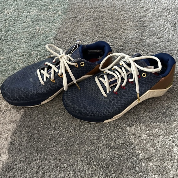 Nike Metcons - Picture 3 of 8